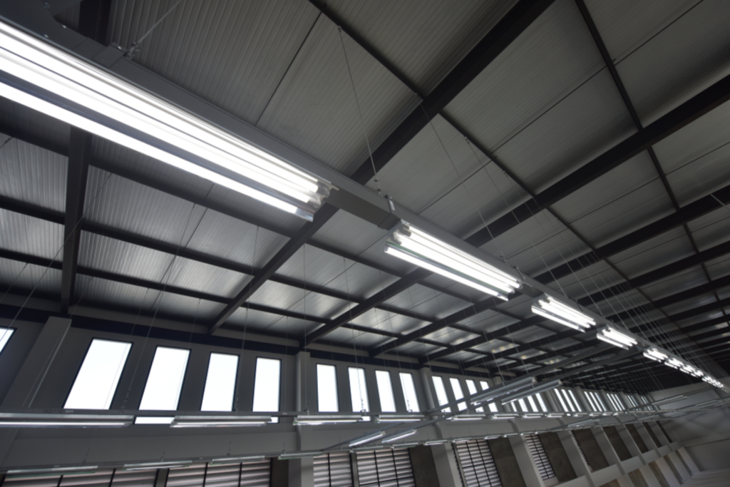 iluminacion-de-local-comercial-industrial-pbb-ingenieria-electrica-agencia-digitalkhali-marketing-maule-chile